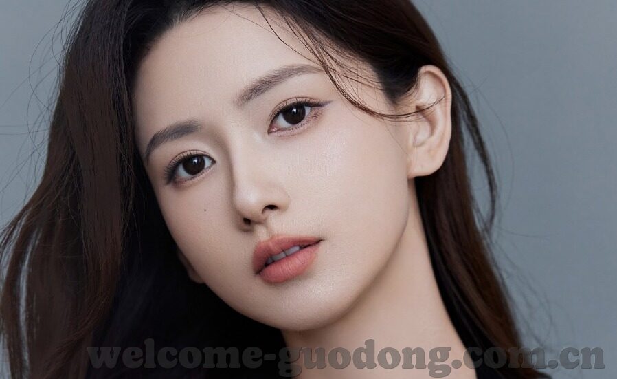 双色人妻内射-探索双色人妻的内心世界，爱与欲望的交织